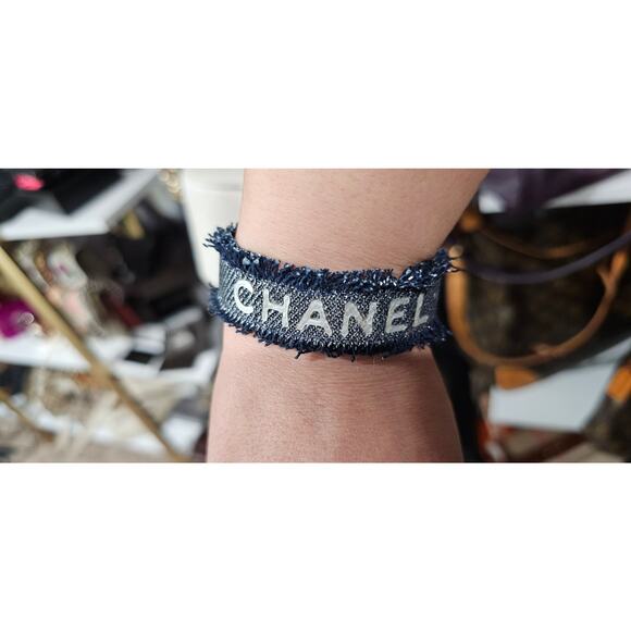 Vintage CHANEL Logo Letter Denim Bangle Bracelet Navy/Silver - Picture 1 of 5